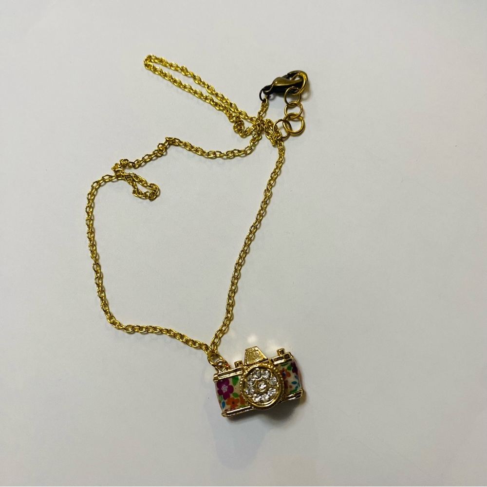 FOREVER 21 Floral Camera Necklace - Picture 1 of 8